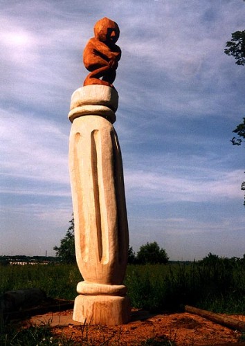 Fotograf: Niels Rahbæk
Værk  titel: A´ ka´ piz 
Værk  type: Skulptur 
Materiale: Elm 
Størrelse: 550x100x100 cm 
Færdiggjort: 1995 