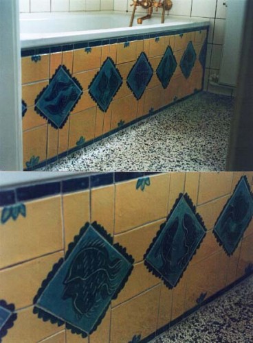 Fotograf: Eget foto
Værk  titel: Uden titel 
Værk  type: Udsmykning af badekar - mosaik 
Materiale: Stentøj 
Størrelse: 42x150 cm 
Færdiggjort: 1995 
Placering: Privateje 