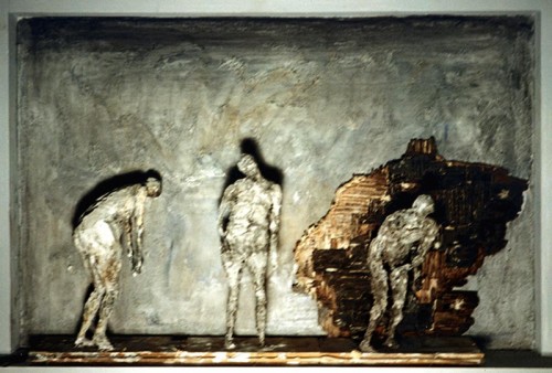 Fotograf: Eget foto
Værk  titel: Byen forlades 
Værk  type: Maleri og skulptur 
Materiale: Træ + jern + gips 
Størrelse: 30x70 cm 
Færdiggjort: 1997 