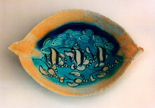 Fotograf: Eget foto
Værk  titel: Fad 
Værk  type: Keramik 
Materiale: Porcelæn 
Størrelse: Bredde 30 cm - længde 50 cm 
Færdiggjort: 1995 
Placering: Privat salg 