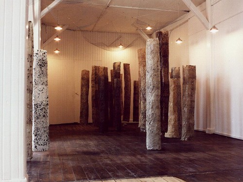 Fotograf: Eget foto
Værk  titel: Uden titel 
Værk  type: Installation 
Materiale: papir 
Størrelse: 400x460x400 cm 
Færdiggjort: 1987 