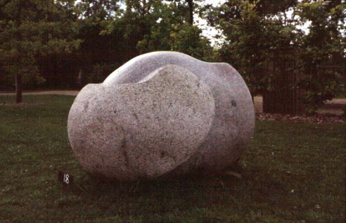 Fotograf: Eget foto
Værk  titel: Havets sang 
Værk  type: Skulptur 
Materiale: Granit 
Størrelse: 85 x 65 x 120 cm 