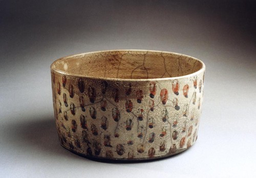 Fotograf: Christoffer Håkonsson
Værk  titel: Oval skål 
Materiale: Raku 
Færdiggjort: 1998 