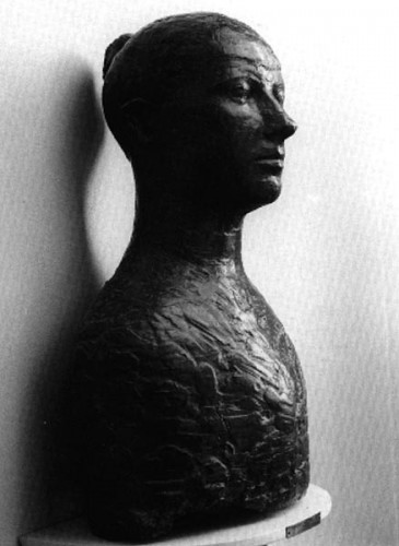 Fotograf: Helge Krempin
Værk  titel: Portræt af Drude 
Værk  type: Portræt 
Materiale: Bronze 
Størrelse: Højde 59 
Færdiggjort: 1959 
Placering: Københavns Maskinskole 