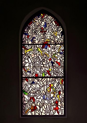 Fotograf: Rolf Linder
Værk  titel: Kristus-rude 
Værk  type: Glasmosaik 
Materiale: Blyindfattet glas 
Størrelse: 220 x 88 cm 
Færdiggjort: 1994 
Placering: Søften Kirke 