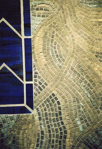 Fotograf: Eget foto
Værk  titel: Udsmykning i kapel - detalje 
Værk  type: Mosaik 
Materiale: Keramikfliser og rakubrændte stifter 
Størrelse: 140 x 70 cm 
Færdiggjort: 1999 
Placering: Hans Egedes Kirke 