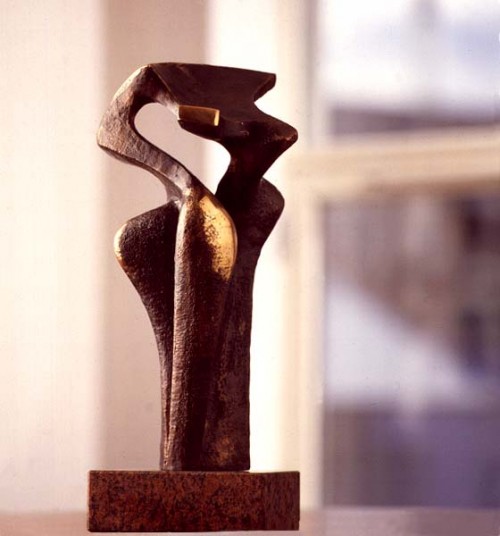 Fotograf: Claudi Thyrrestrup
Værk  titel: Model 
Værk  type: Skulptur 
Materiale: Bronze incl. granitsokkel 
Størrelse: 40x15x15 cm 
Færdiggjort: 1993 