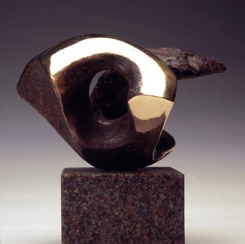 Fotograf: Lars Svenson
Værk  titel: Harmoniens balance 
Værk  type: Skulptur 
Materiale: Bronze på granitfod 
Størrelse: 20x25x15 cm 
Færdiggjort: 1995 