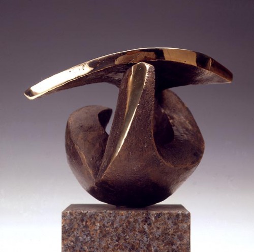 Fotograf: Lars Svenson
Værk  titel: Grænsende 
Værk  type: Skulptur 
Materiale: Bronze 
Størrelse: 15x20x15 cm 
Færdiggjort: 1995 