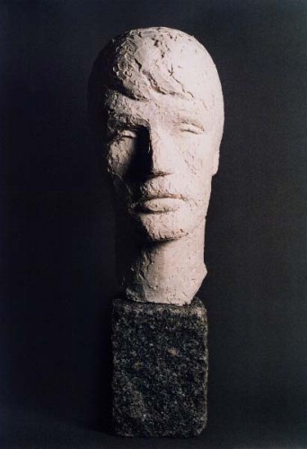 Fotograf: Eget foto
Værk  titel: Ung mand 
Værk  type: Skulptur - buste 
Materiale: Gips og granit 
Størrelse: 64x21x28 cm 
Færdiggjort: 1992 