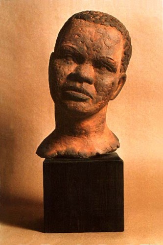 Fotograf: Eget foto
Værk  titel: Negerpige 
Værk  type: Skulptur - buste 
Materiale: Br&aelig;ndt ler 
Størrelse: 40x20x20 cm 
Færdiggjort: 1990 