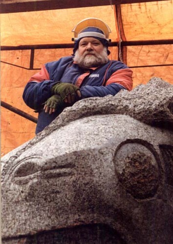 Fotograf: Eget foto
Værk  titel: Basilisken 
Værk  type: Skulptur 
Materiale: Granit 
Størrelse: 130x110x90 cm. 
Færdiggjort: 1991 
Placering: Storebro 