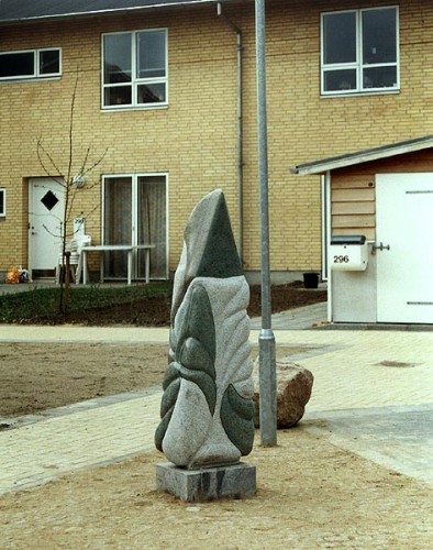 Fotograf: Eget foto
Værk  titel: Abstrakt fugl 
Værk  type: Skulptur 
Materiale: Granit 
Størrelse: 170 cm 
Færdiggjort: 1998 
Placering: Børupparken 