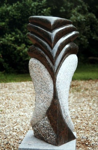 Fotograf: Eget foto
Værk  titel: Japansk søjle 
Værk  type: Skulptur 
Materiale: Granit 
Størrelse: 100 cm 
Færdiggjort: 1998 