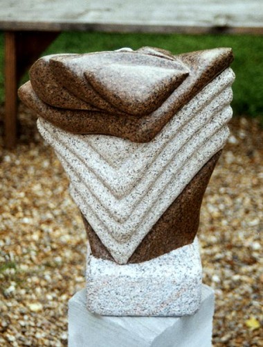 Fotograf: Eget foto
Værk  titel: Ild og vand 
Værk  type: Skulptur 
Materiale: Granit 
Størrelse: 55 cm 
Færdiggjort: 1998 