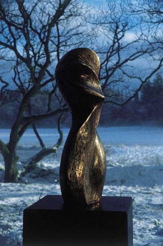 Fotograf: Eget foto
Værk  titel: Nærhed 
Værk  type: Skulptur 
Materiale: Bronze 
Størrelse: 60 cm 
Færdiggjort: 1999 