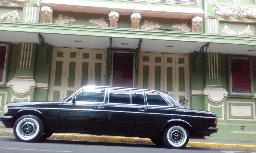 THE-FAMOUS-Teatro-Variedades-COSTA-RICA-LIMOUSINE-MERCEDES-LWB-LANG.jpg