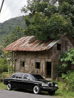 WOOD HOUSE. CARTAGO COSTA RICA MERCEDES LIMOUSINE RIDES